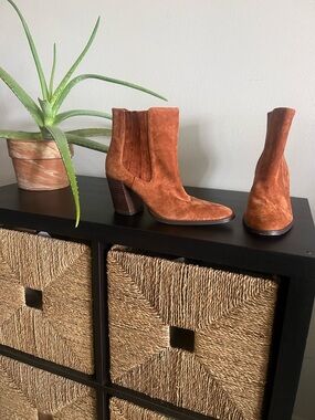 Charles David Suede Ankle Boots in Rust Brown, Women’s 8M